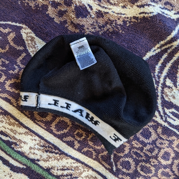 vans beret - Picture 2 of 5